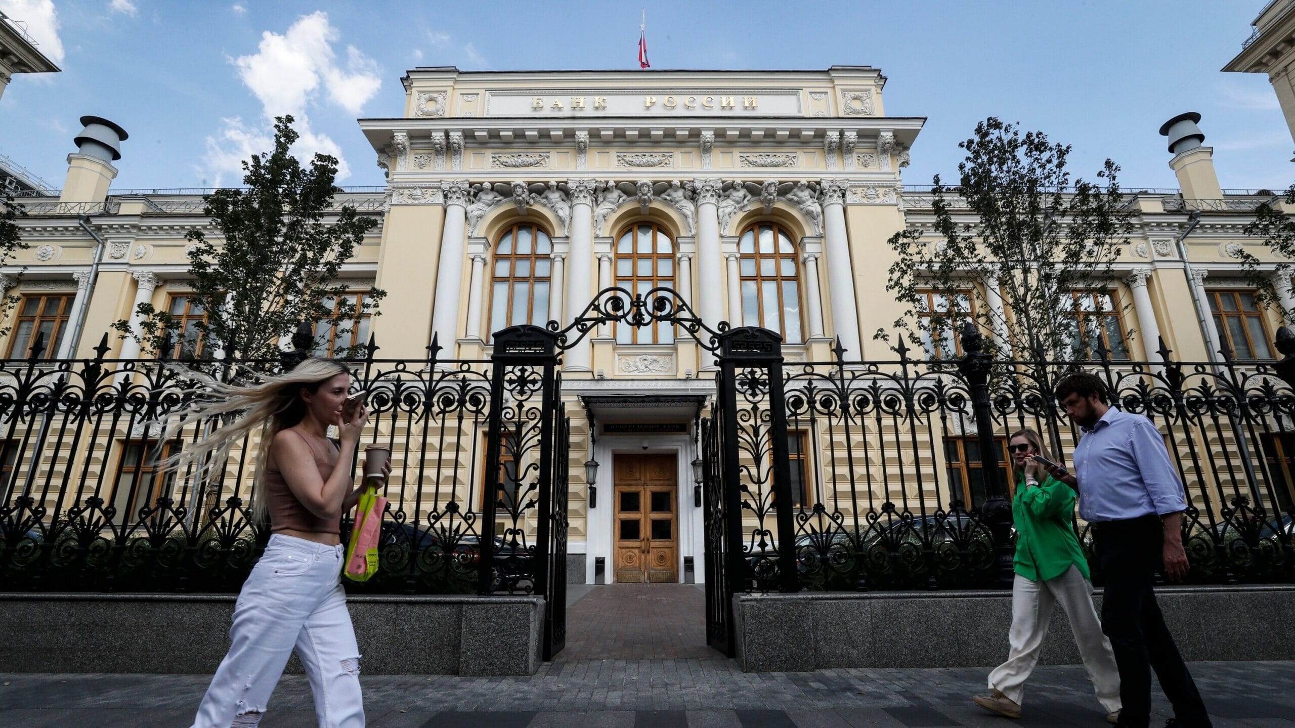 Russian Central Bank’s Bold Moves to Stabilize the Ruble Amid Inflation Crisis