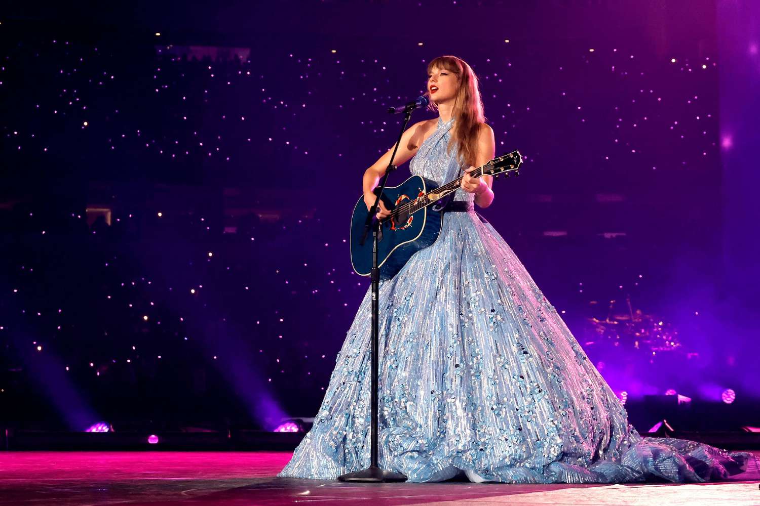 Taylor Swift’s Heartfelt Farewell: An Emotional Night in Toronto
