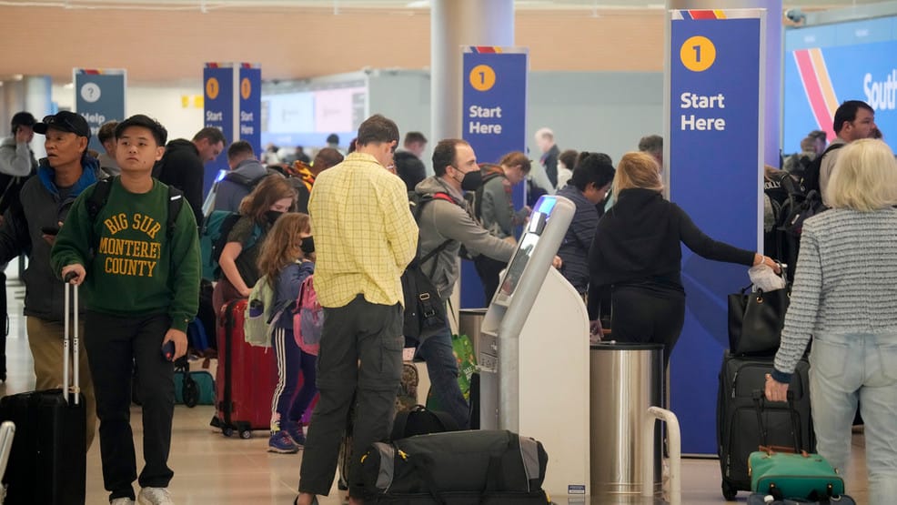 Jammed Thanksgiving Flights Push US Air Travel to Record Highs