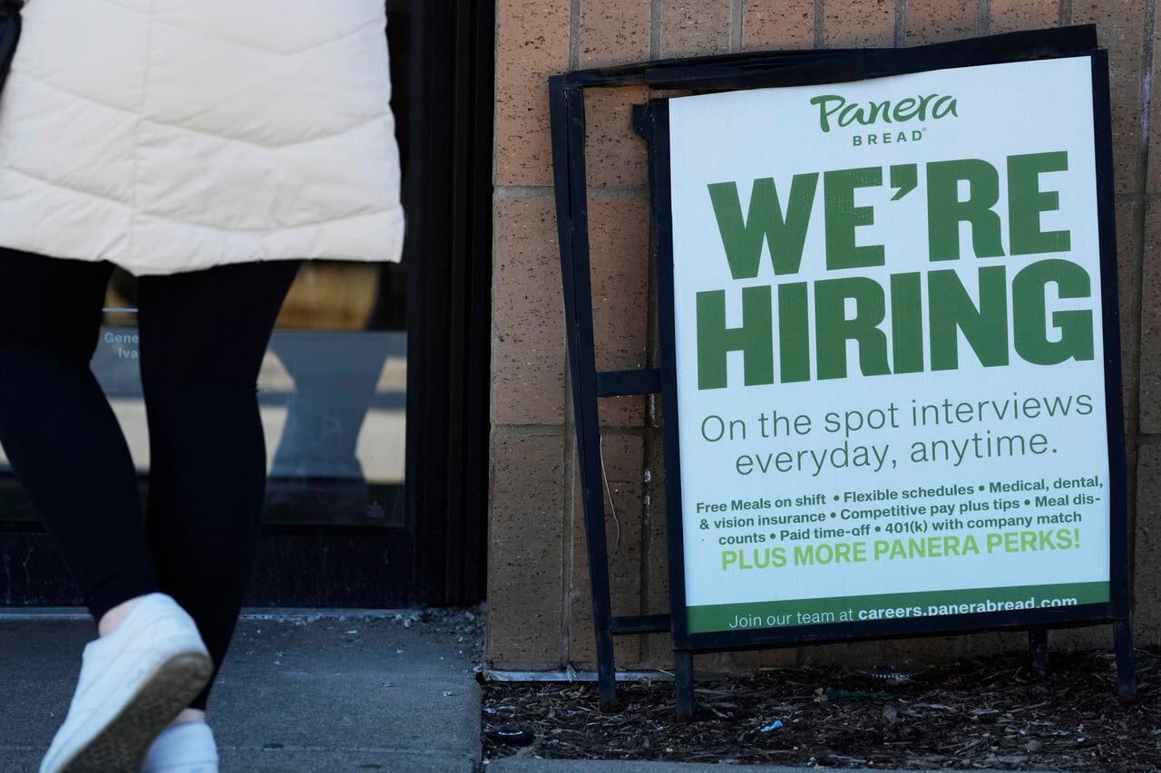 US Jobless Claims Surge to Highest Level in a Month During Thanksgiving Week