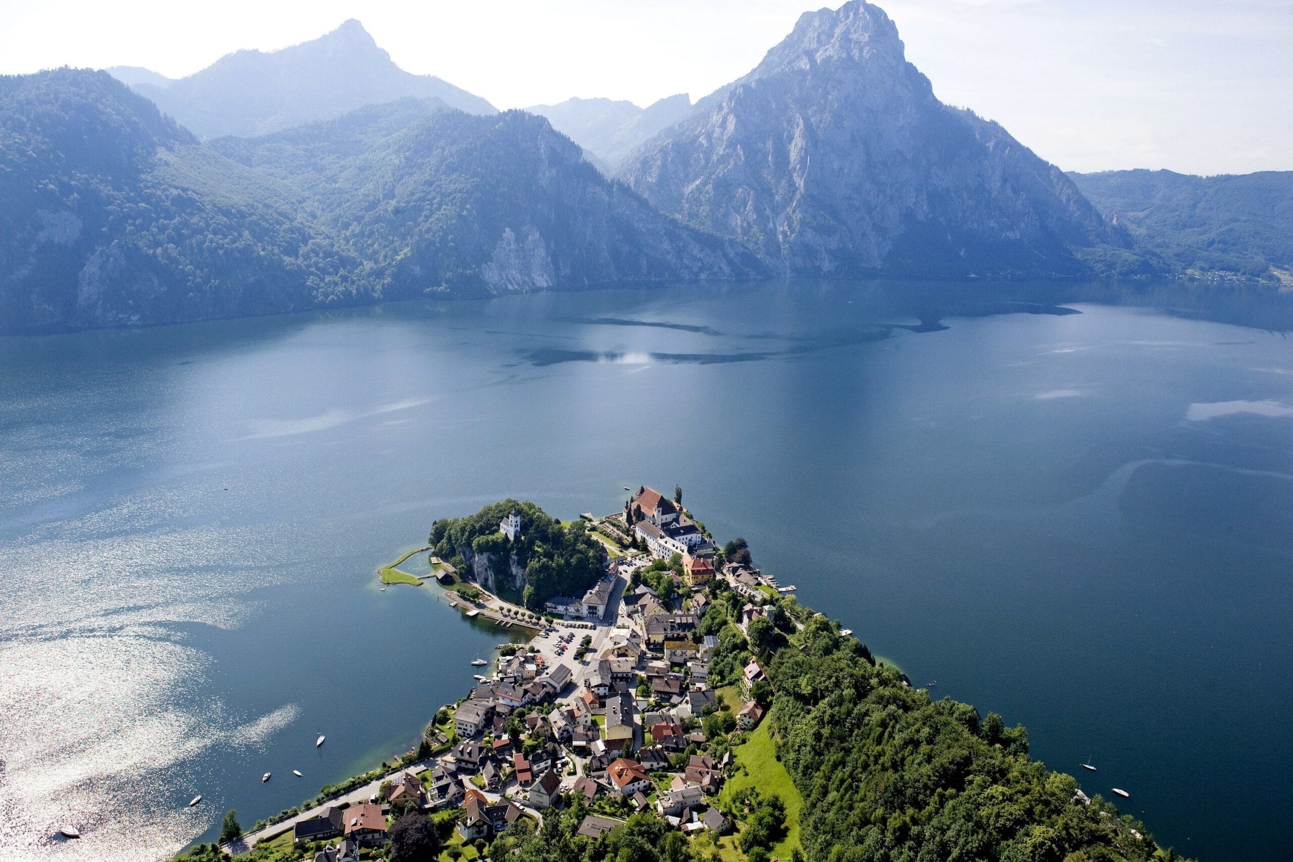 Austria’s Center-Right Leader Signals Willingness to Collaborate with Far-Right Party