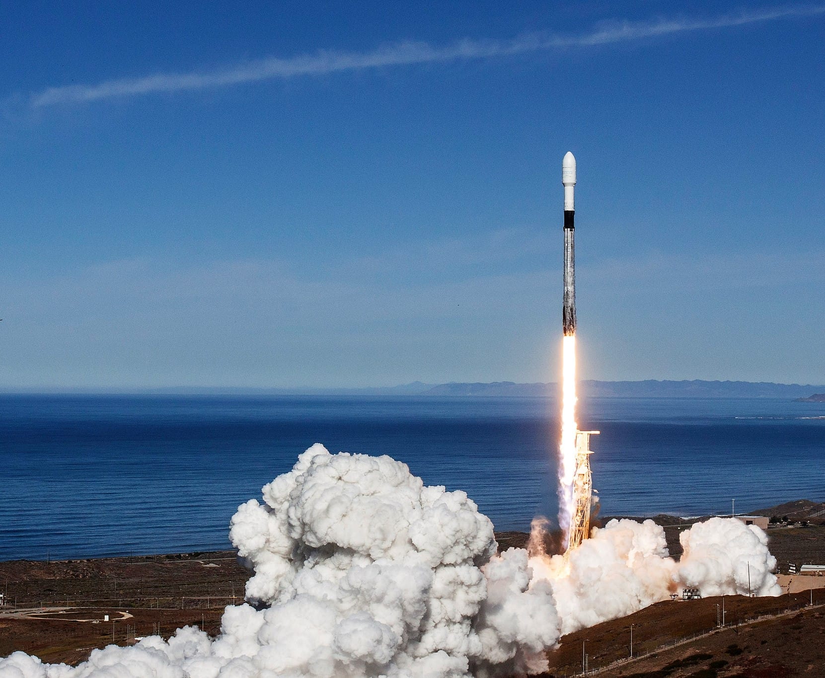 SpaceX Successfully Launches Falcon 9 Rocket, Deploying Thuraya 4 Satellite into Orbit