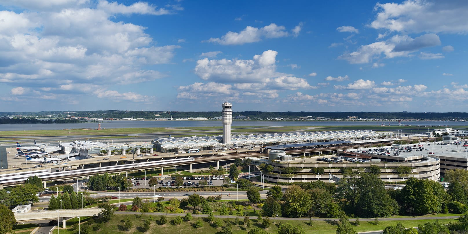 Tragic Mid-Air Collision Claims Lives Near Washington D.C.