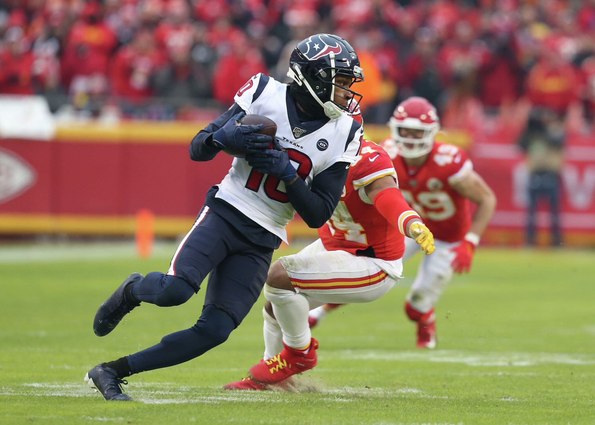 Texans Secure Divisional Round Spot with 32-12 Victory Over Chargers