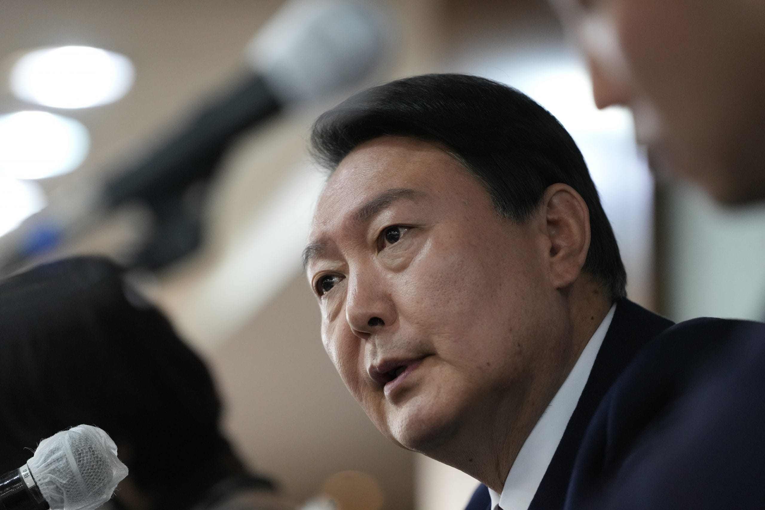 South Korean Authorities Halt Arrest Proceedings Against President Yoon Suk Yeol