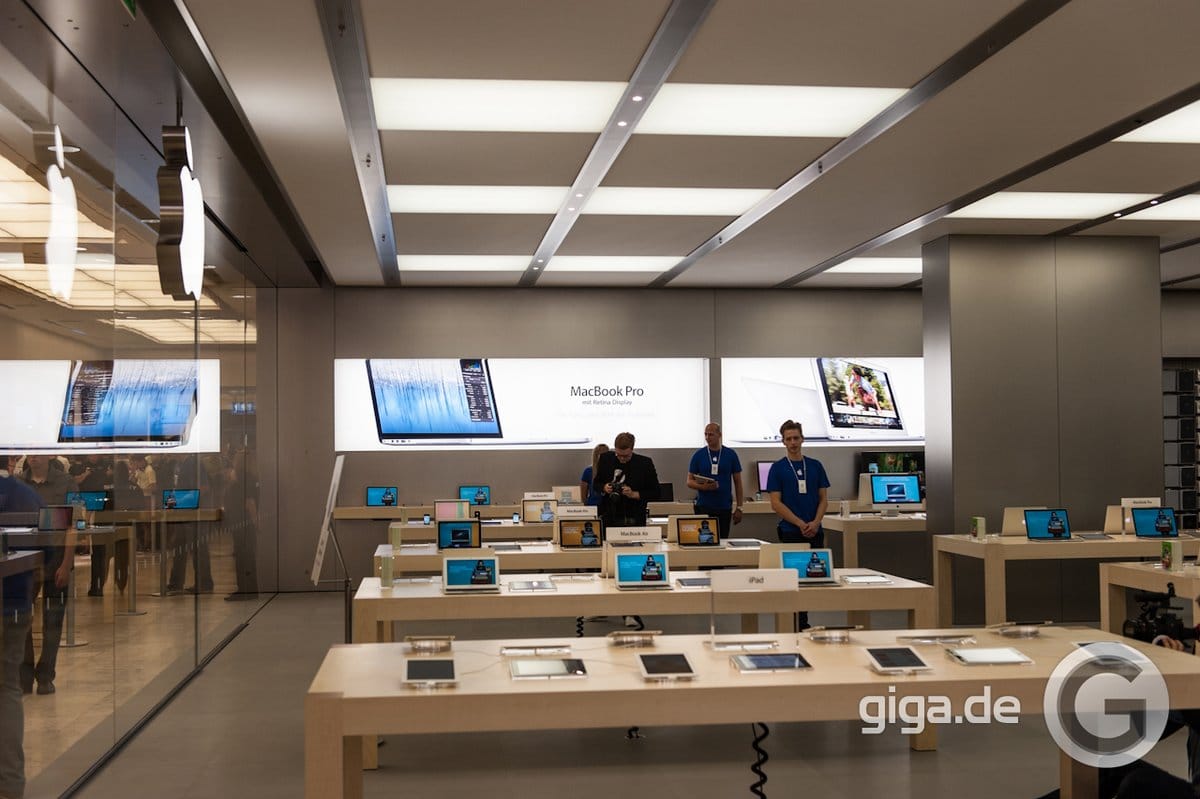 Apple Prepares February 11 Launch for New iPhone SE and PowerBeats Pro 2