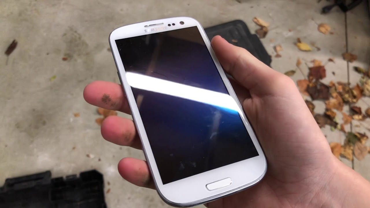 Galaxy S25 Ultra Shines in Rigorous Durability Testing