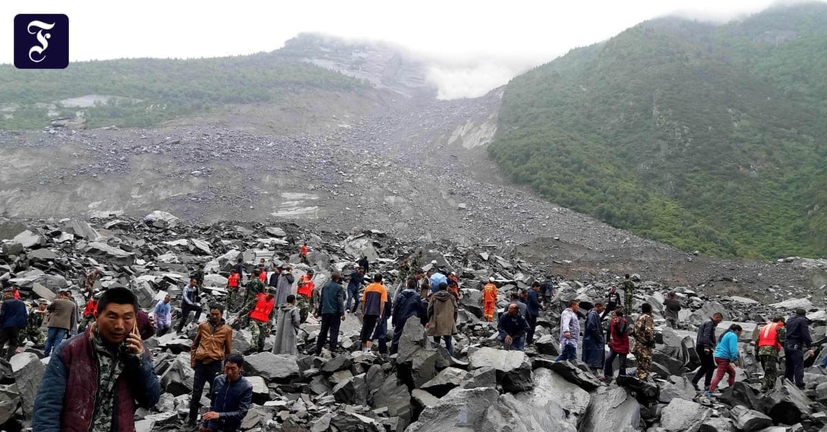 Landslide in Sichuan Leaves Over 30 Missing as Rescue Efforts Intensify