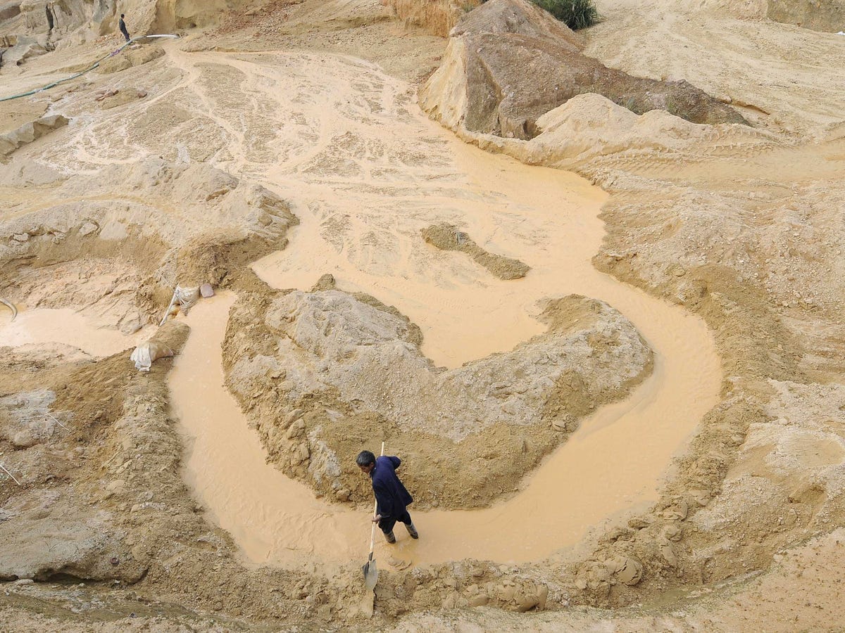 Concerns Arise Over Auto Supply Chain as China Tightens Rare Earths Control