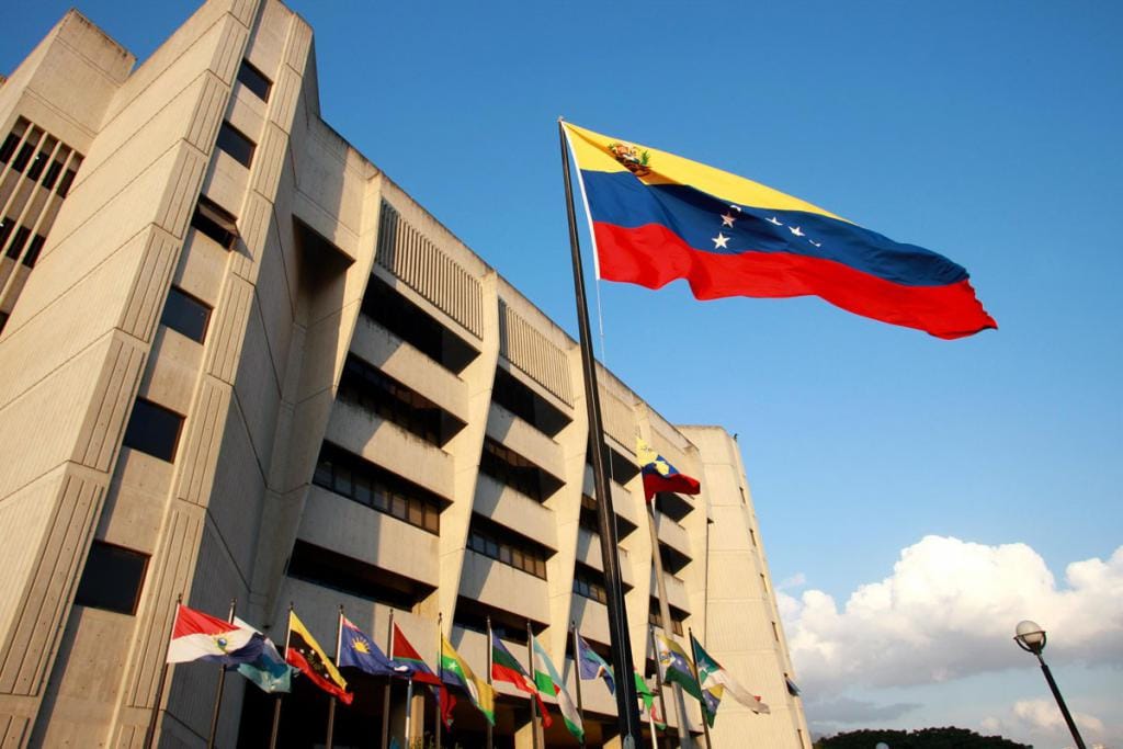 Supreme Court Mandates Extended Time for Venezuelans to Contest Deportations Under Alien Enemies Act