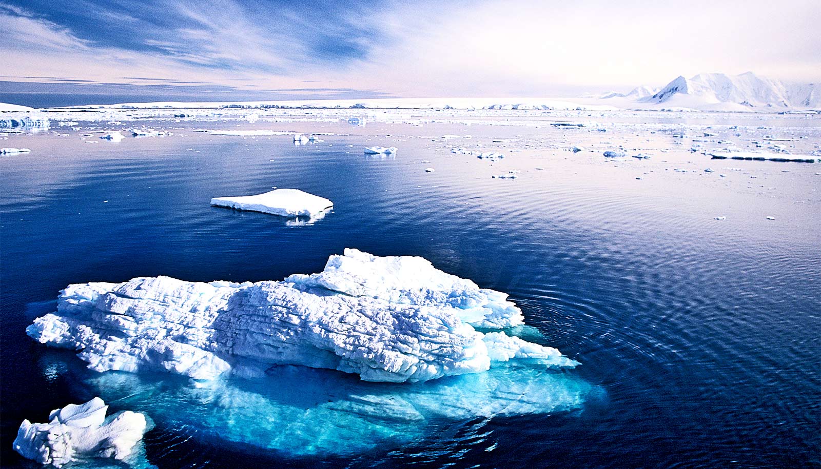 Polar Ice Sheets at Risk: Paris Agreement Targets Insufficient, Scientists Indicate